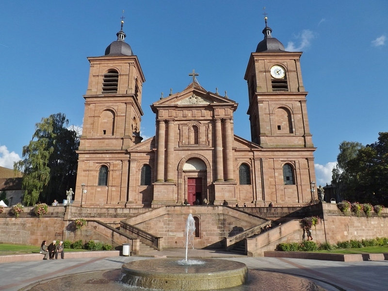 photo de face de la cathédrale de Saint-Dié