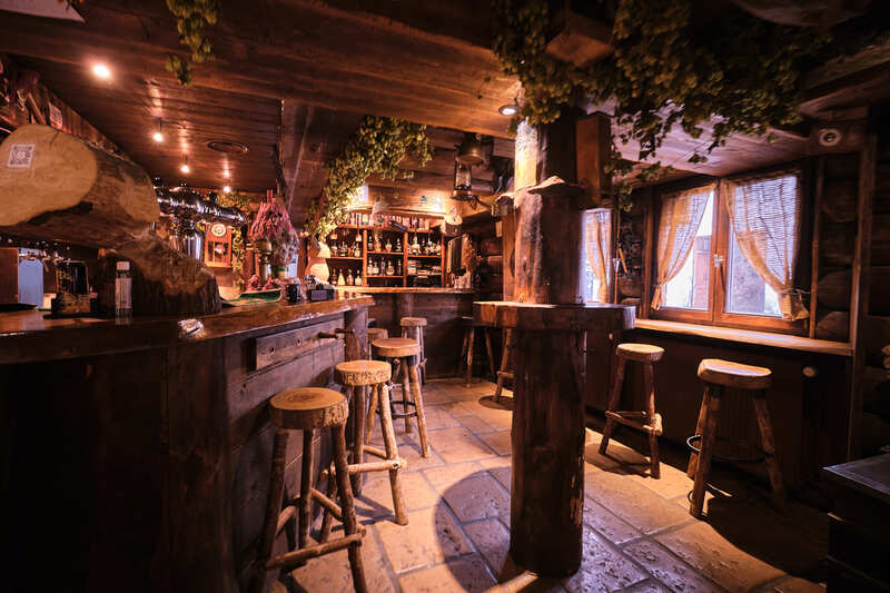 photo de l'interieur de la cabane du darou coté bar